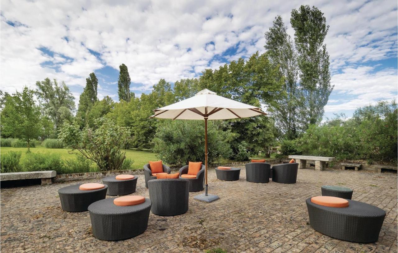 2 Bedroom Awesome Home In Taglio Di Po Ro Porto Viro Exterior photo